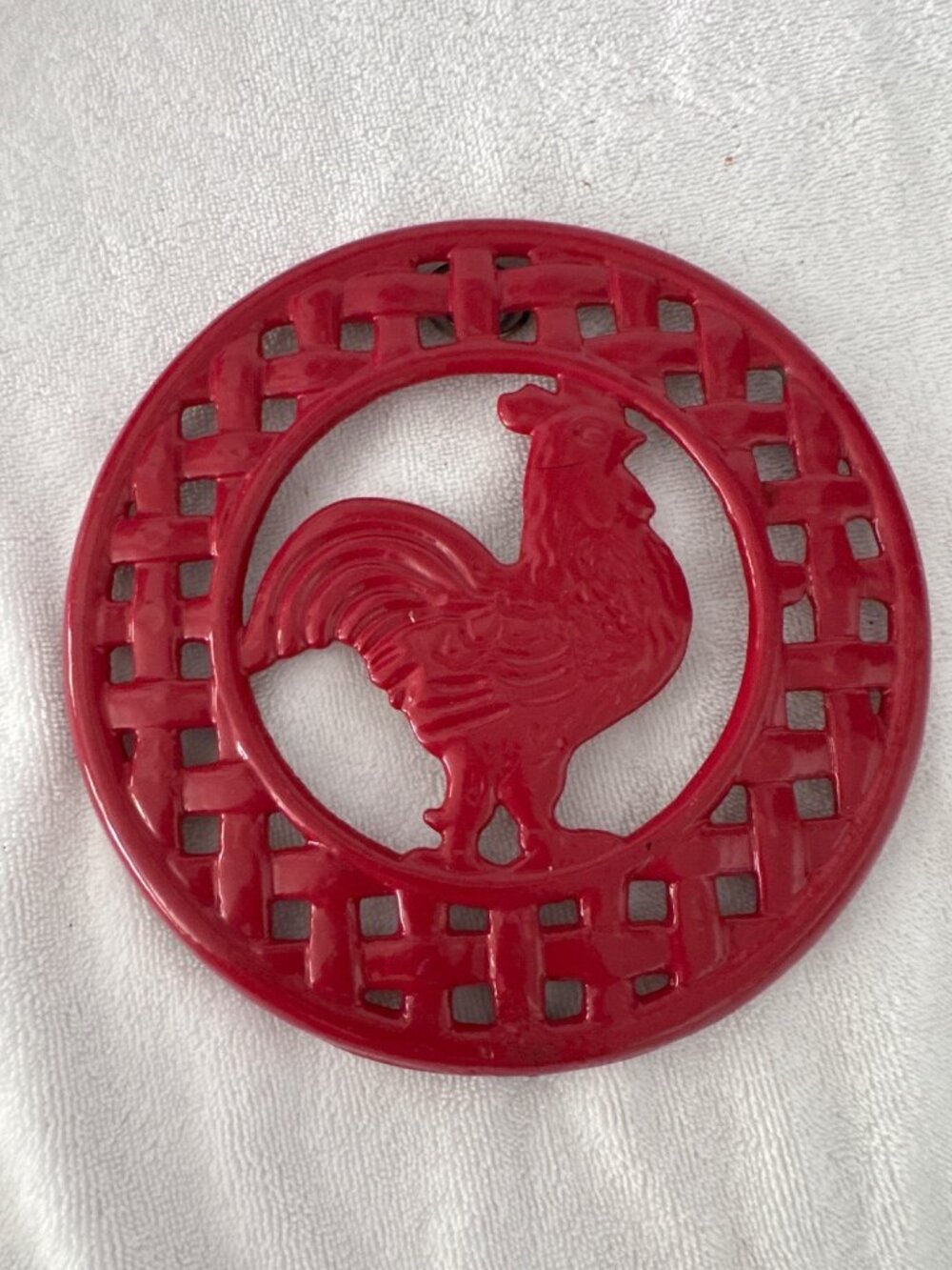 Red Cast Iron Rooster Trivet Rubber Feet 7" Diameter Decorative Kitchen Wall Han